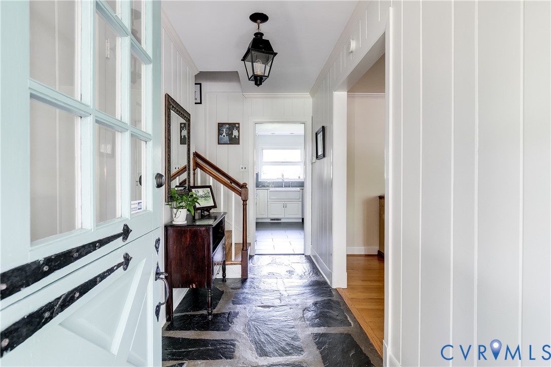 1601 W Monmouth Dr