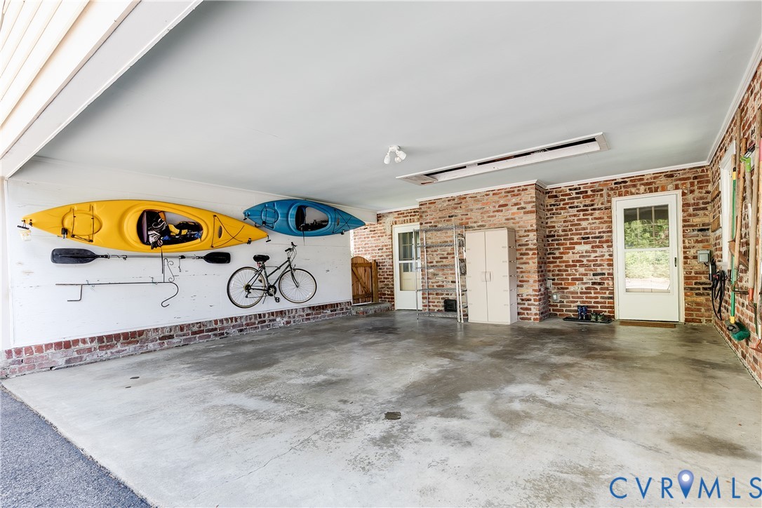1601 W Monmouth Dr