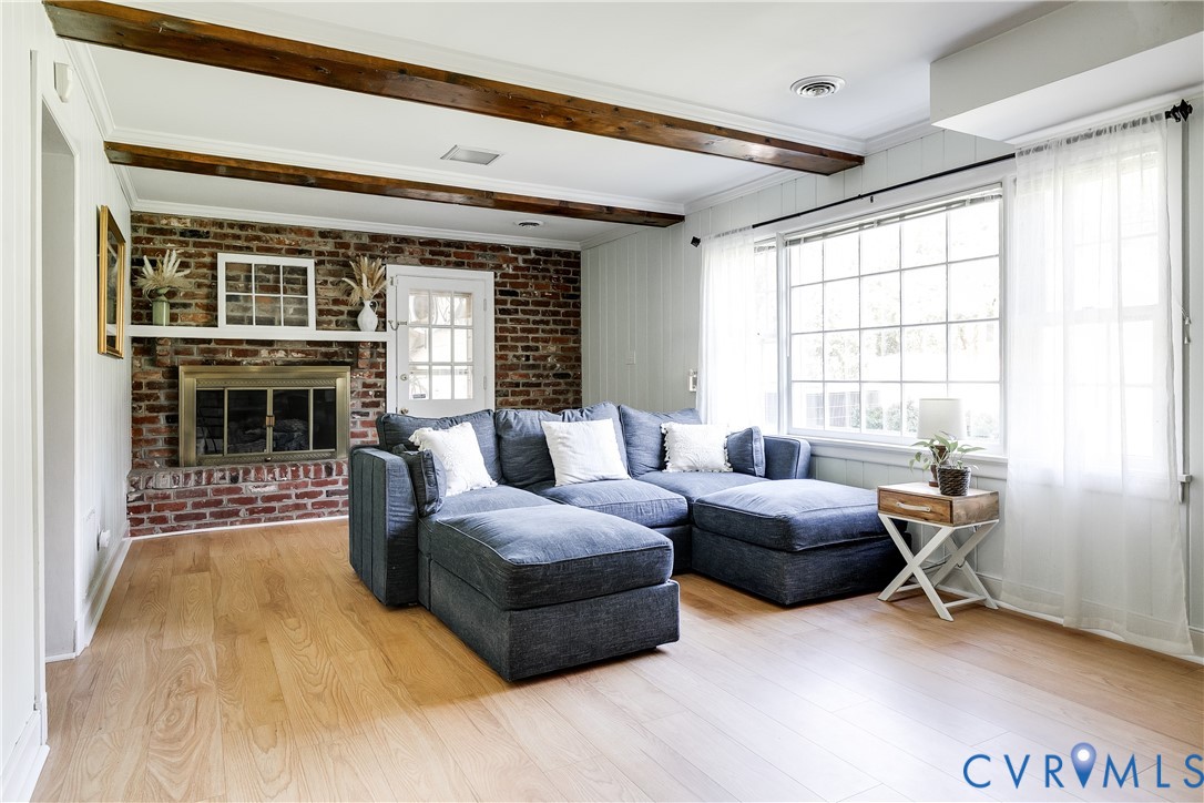 1601 W Monmouth Dr