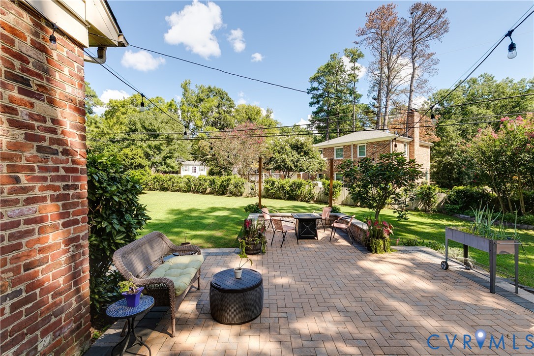 1601 W Monmouth Dr