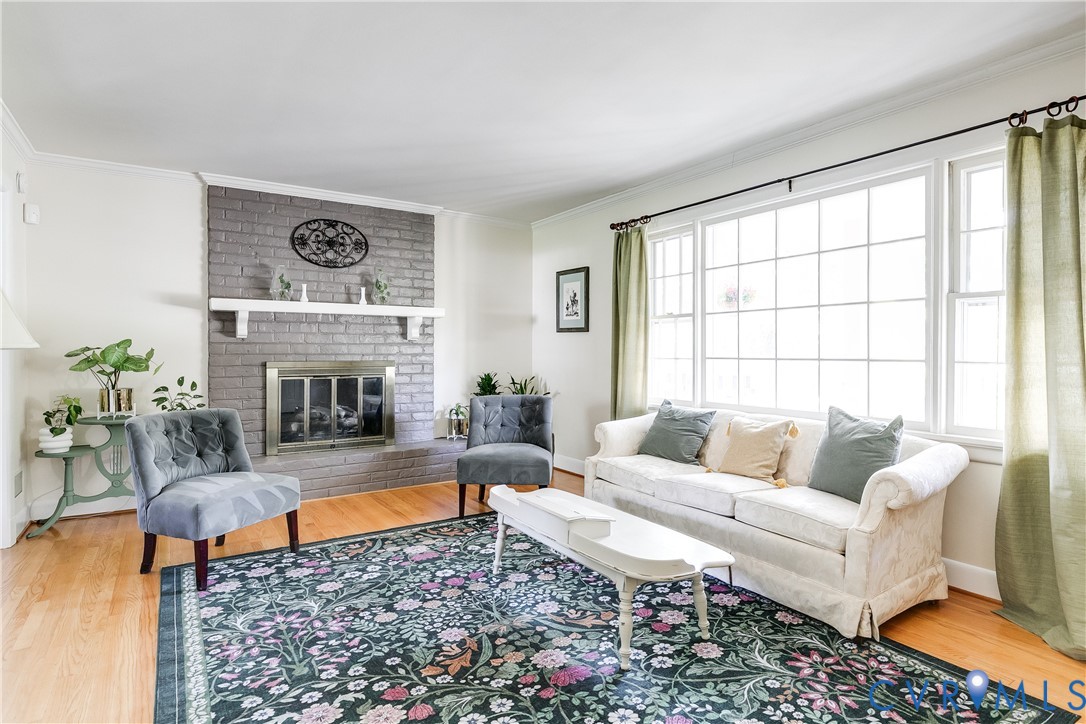 1601 W Monmouth Dr