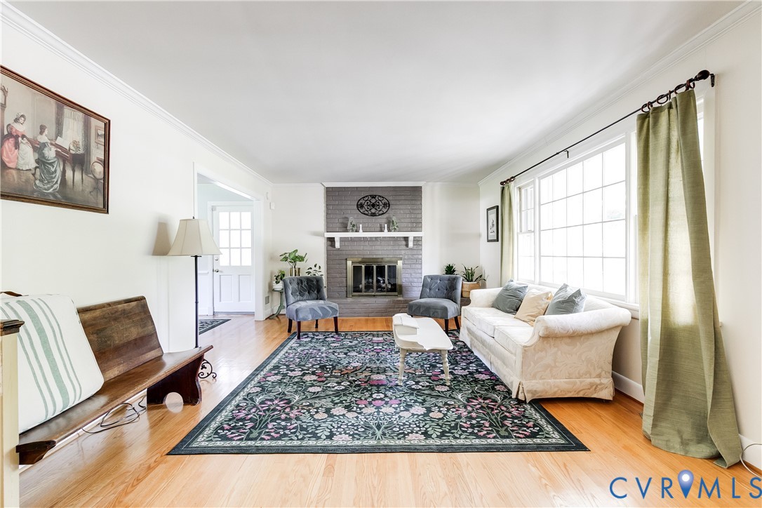 1601 W Monmouth Dr