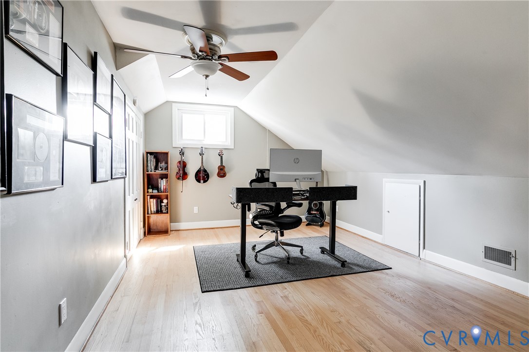 1601 W Monmouth Dr