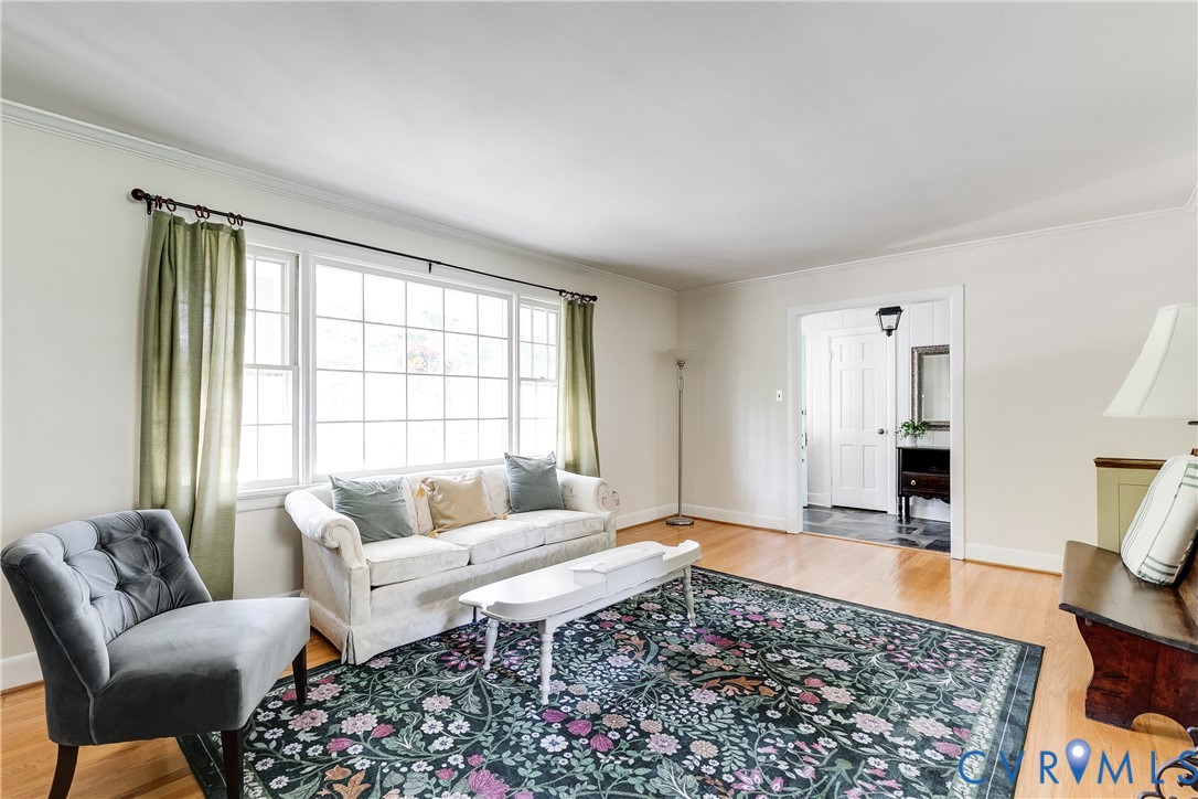 1601 W Monmouth Dr