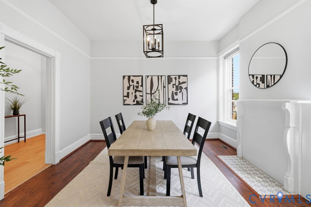 311 W 27th St