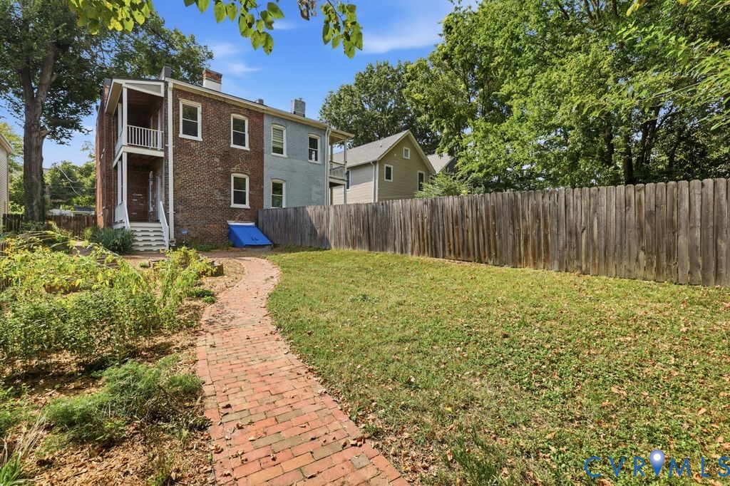 311 W 27th St
