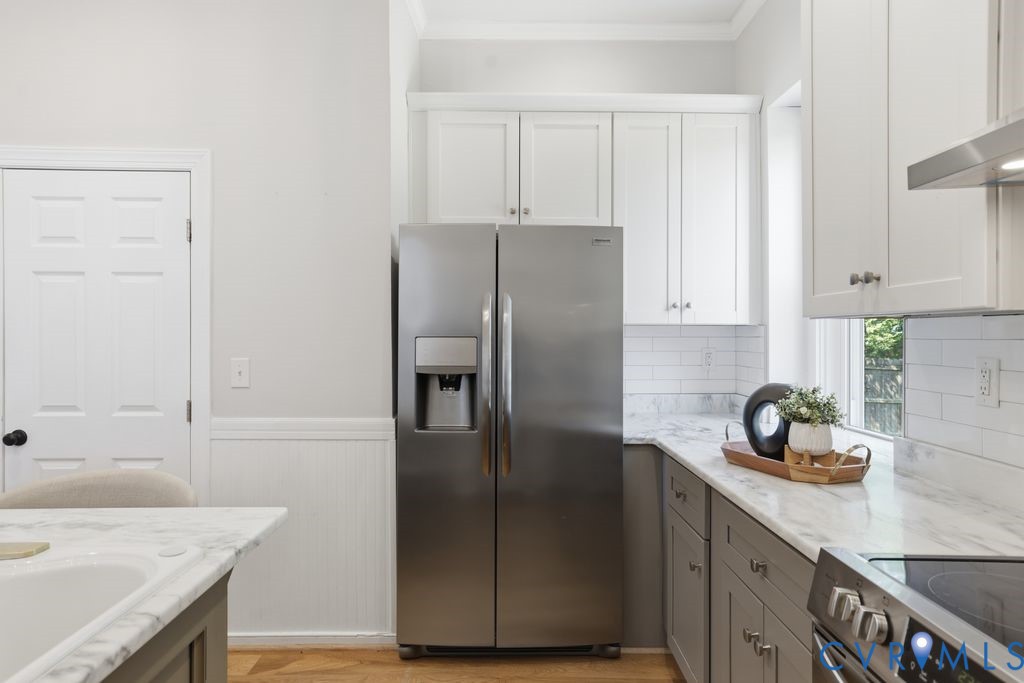 311 W 27th St