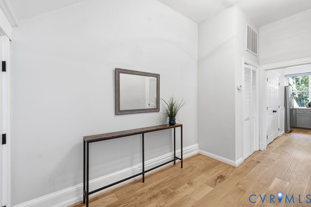 311 W 27th St