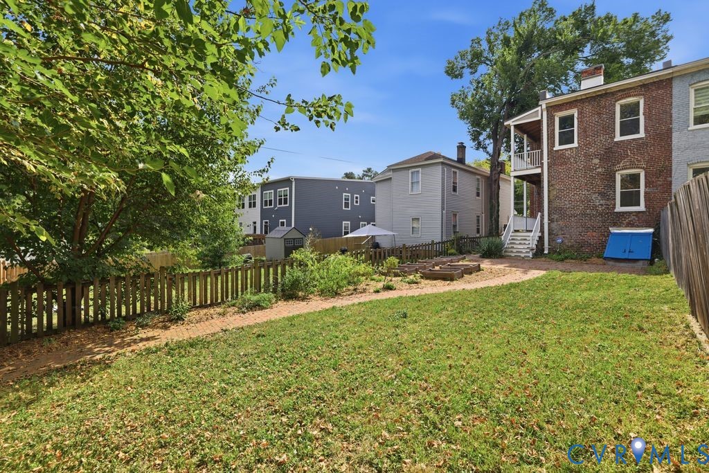 311 W 27th St