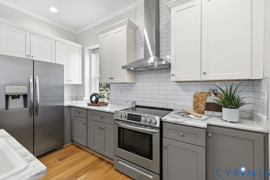 311 W 27th St