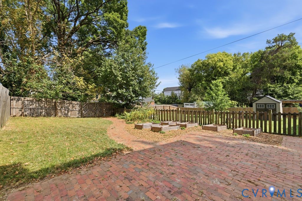 311 W 27th St