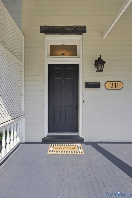 311 W 27th St