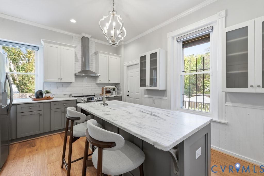 311 W 27th St