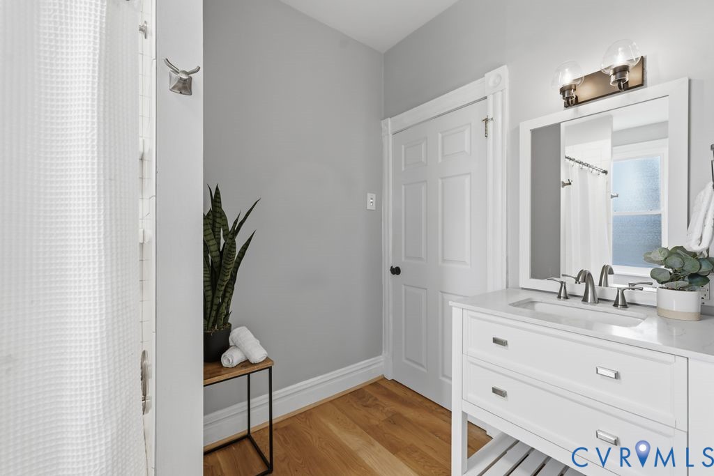 311 W 27th St