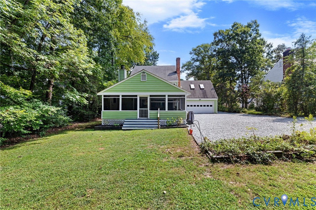 1608 Queens Point Dr