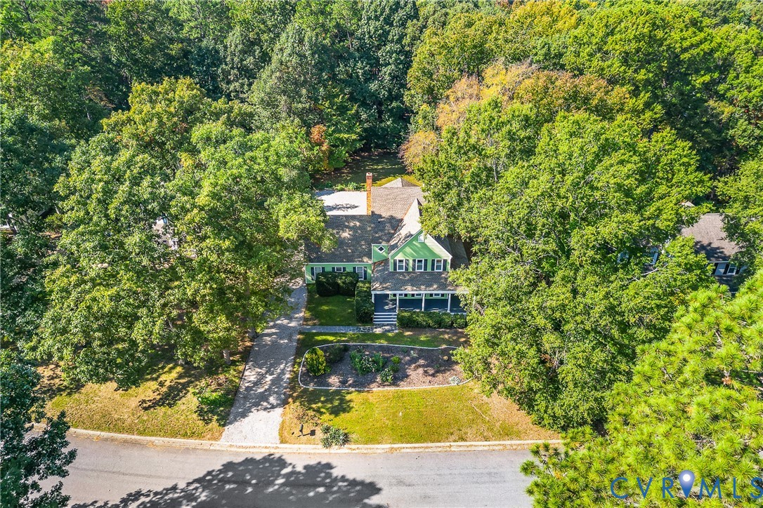 1608 Queens Point Dr
