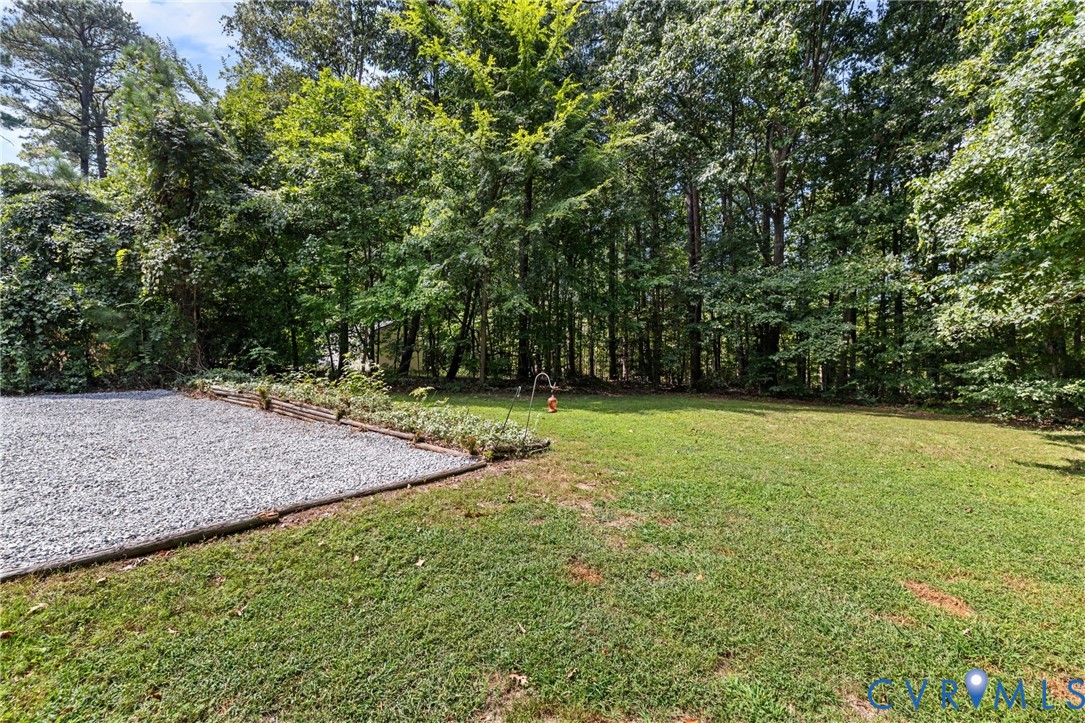 1608 Queens Point Dr