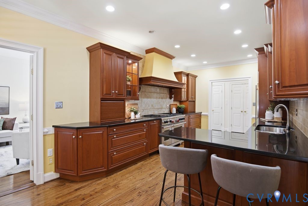 22 E Square Ln