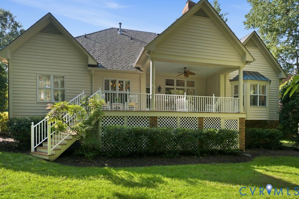 22 E Square Ln