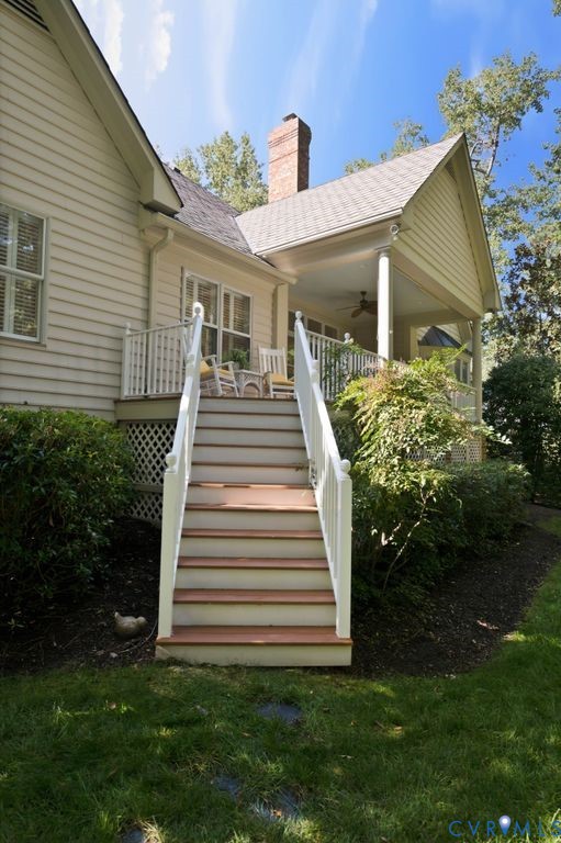 22 E Square Ln