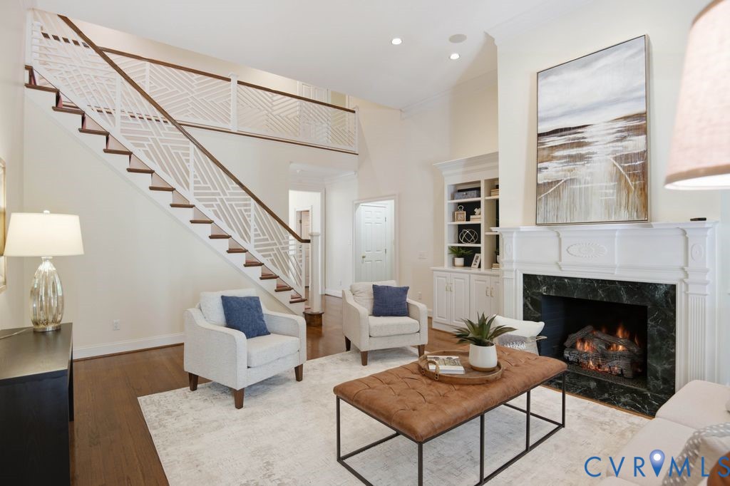 22 E Square Ln