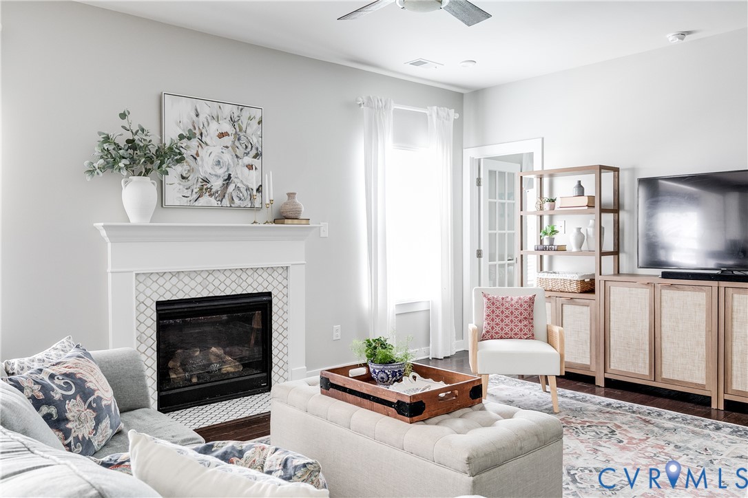 4043 Cambrian Cir