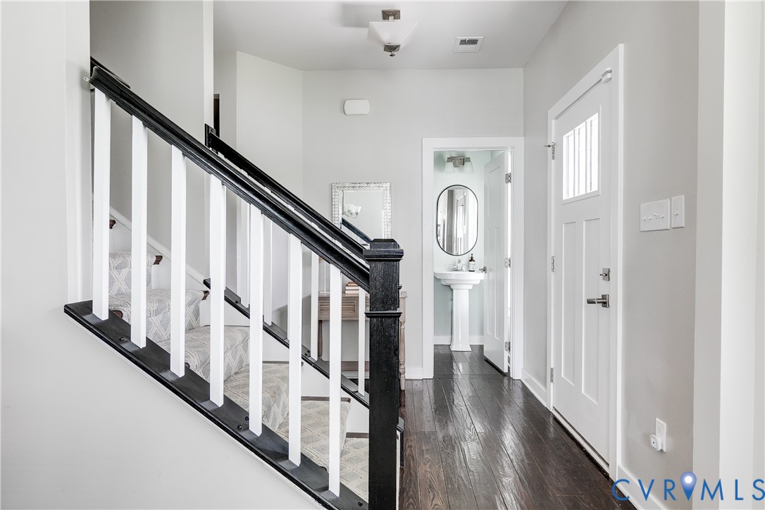 4043 Cambrian Cir