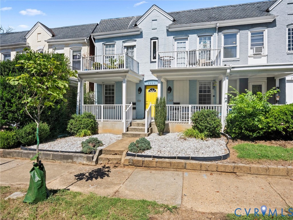 2004 Rosewood Ave