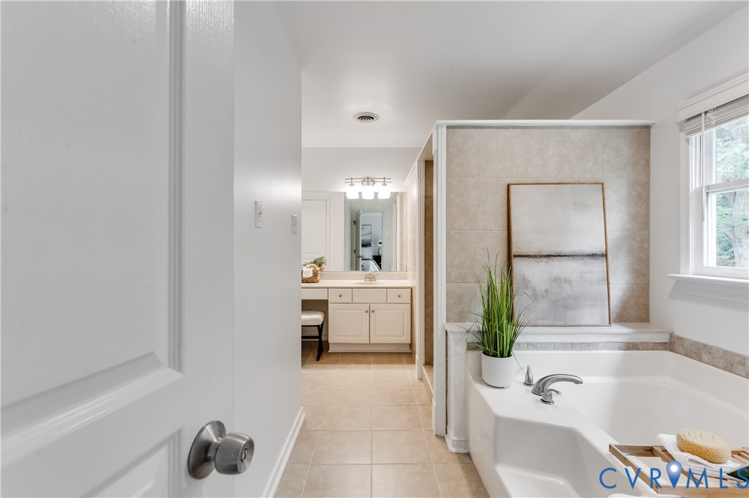 3223 Sherwood Ridge Dr