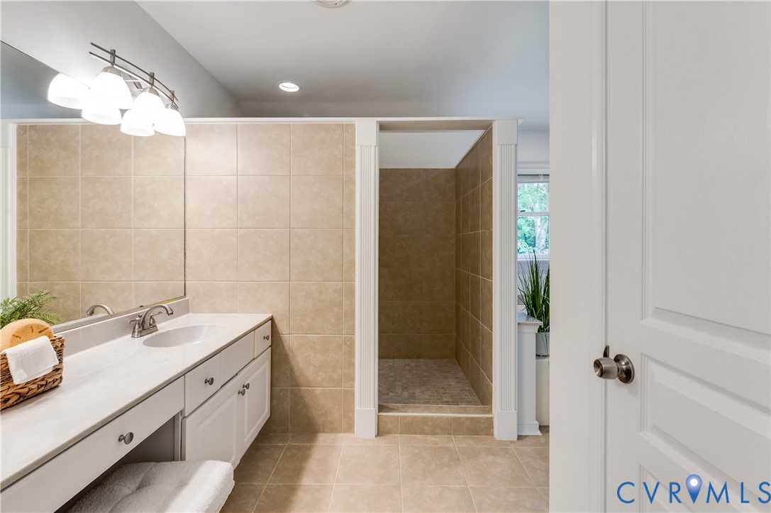 3223 Sherwood Ridge Dr