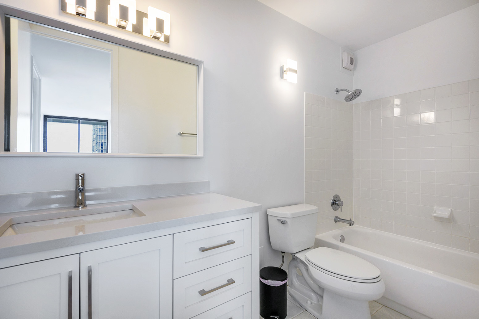 1660 N LaSalle Street Unit: 1611