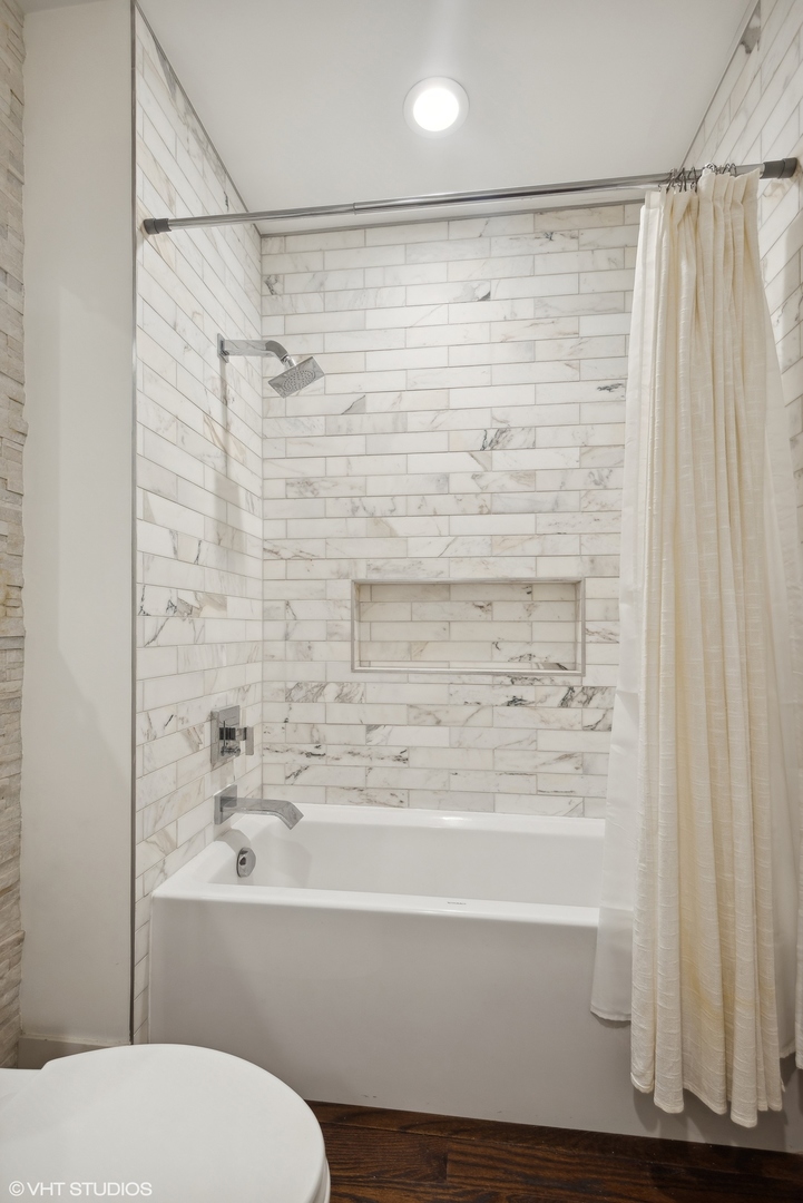 550 W FULTON Street Unit: 306