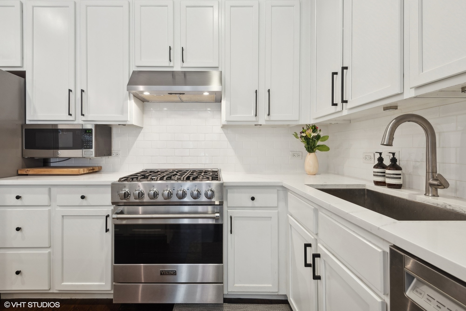 550 W FULTON Street Unit: 306