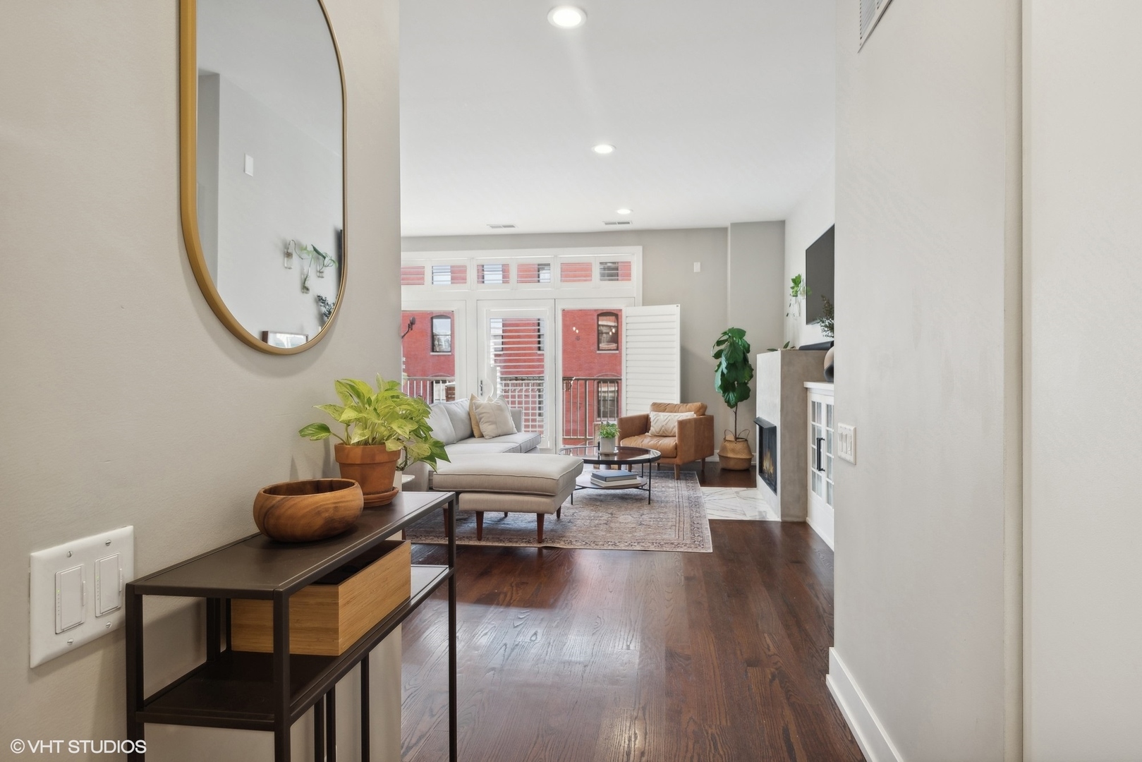 550 W FULTON Street Unit: 306