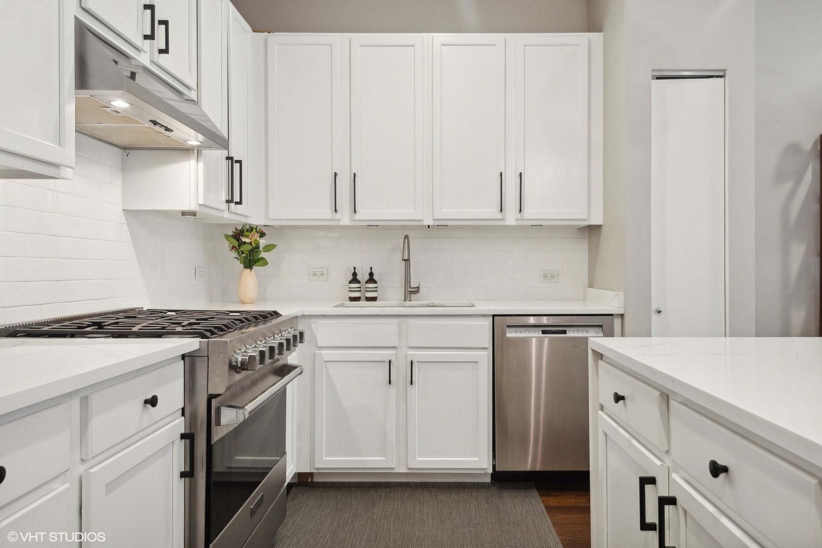 550 W FULTON Street Unit: 306