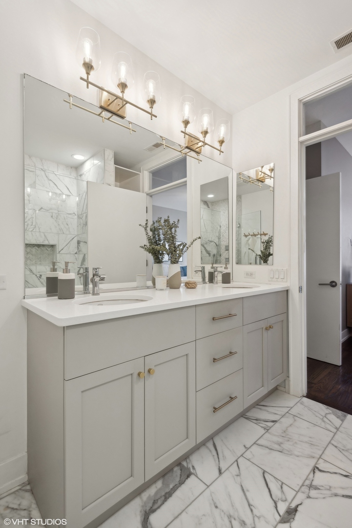 550 W FULTON Street Unit: 306