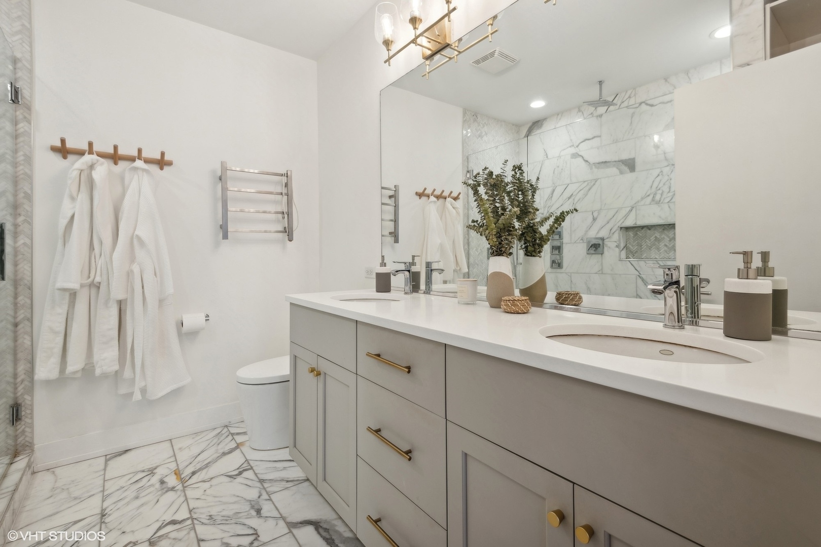 550 W FULTON Street Unit: 306