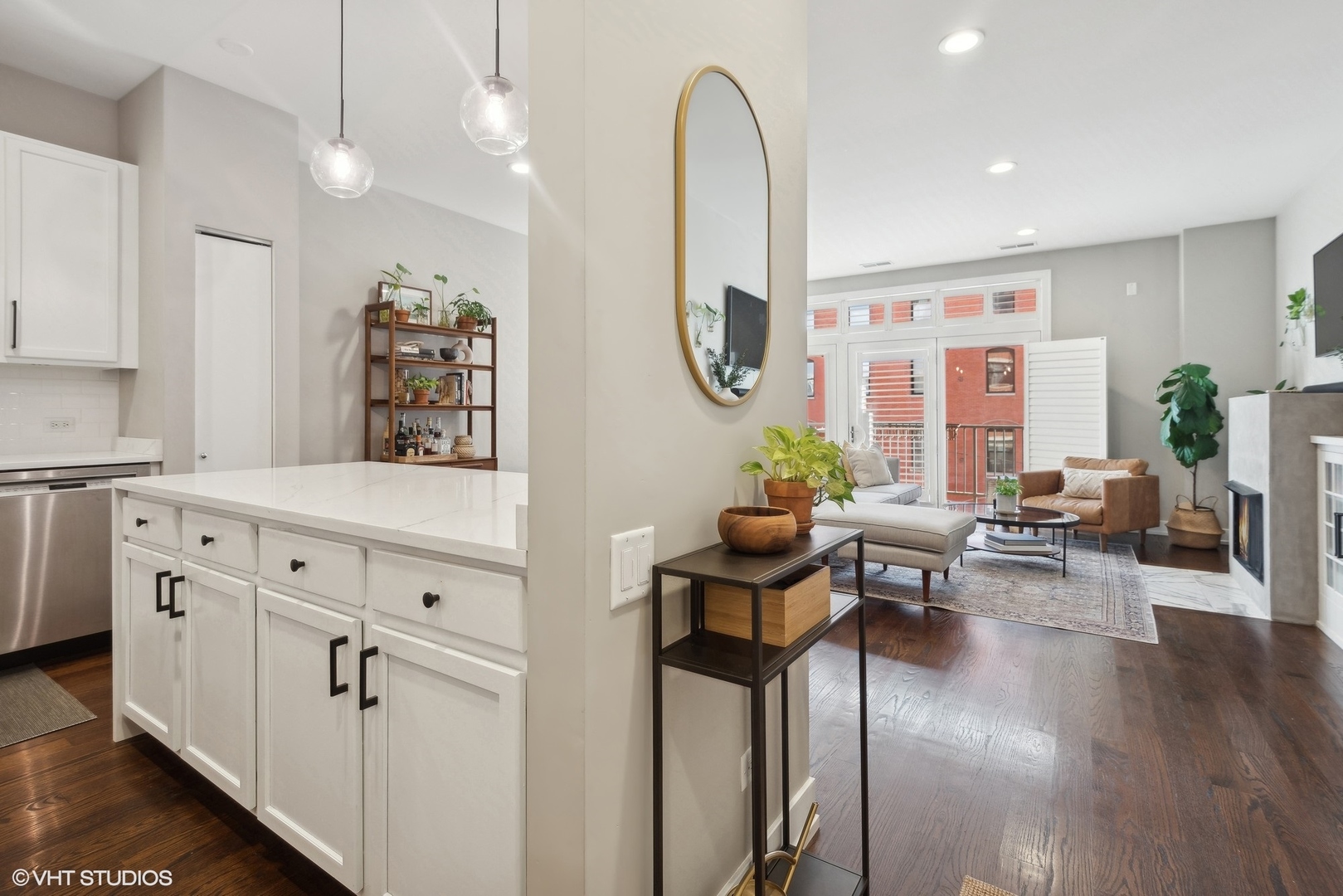 550 W FULTON Street Unit: 306