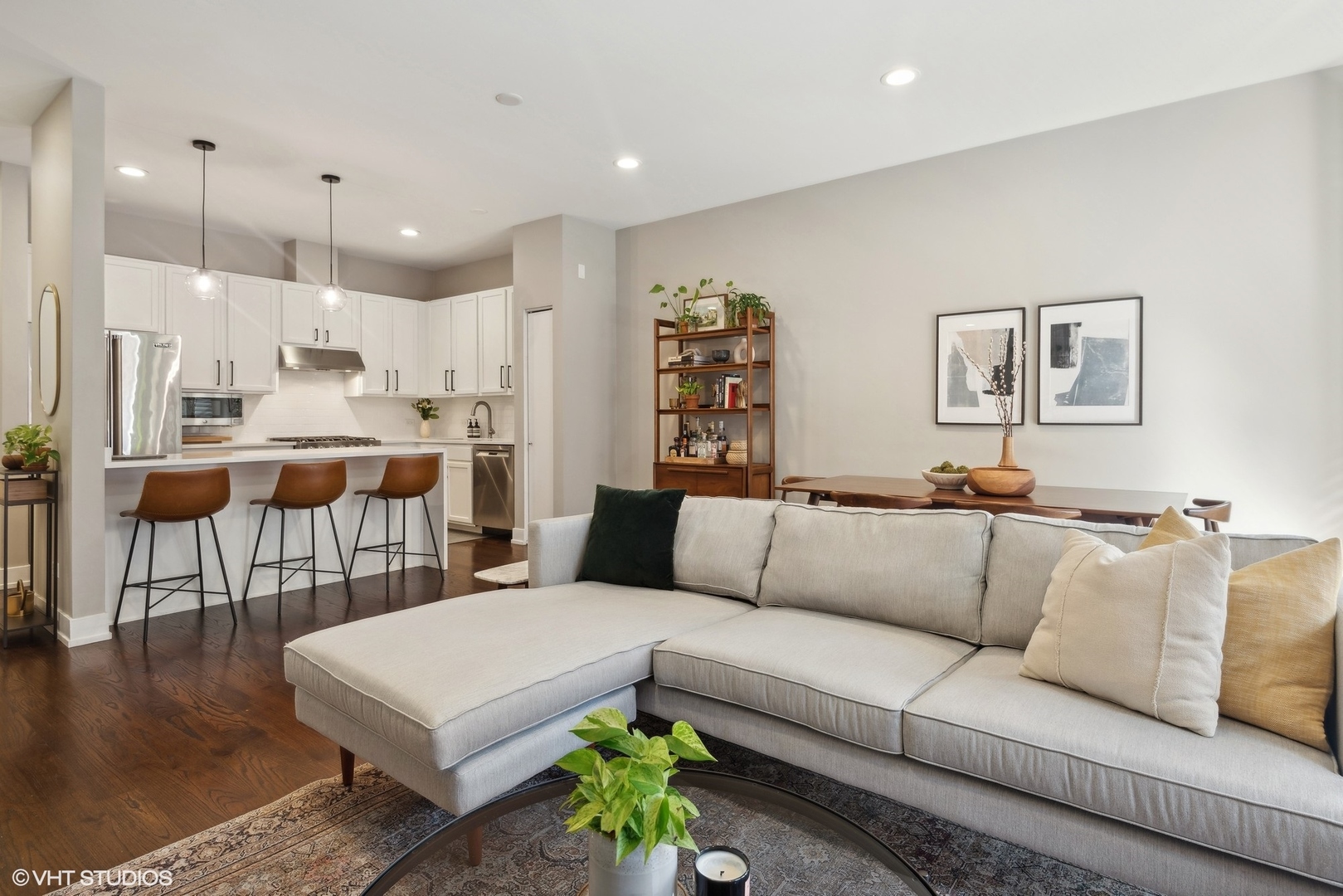 550 W FULTON Street Unit: 306