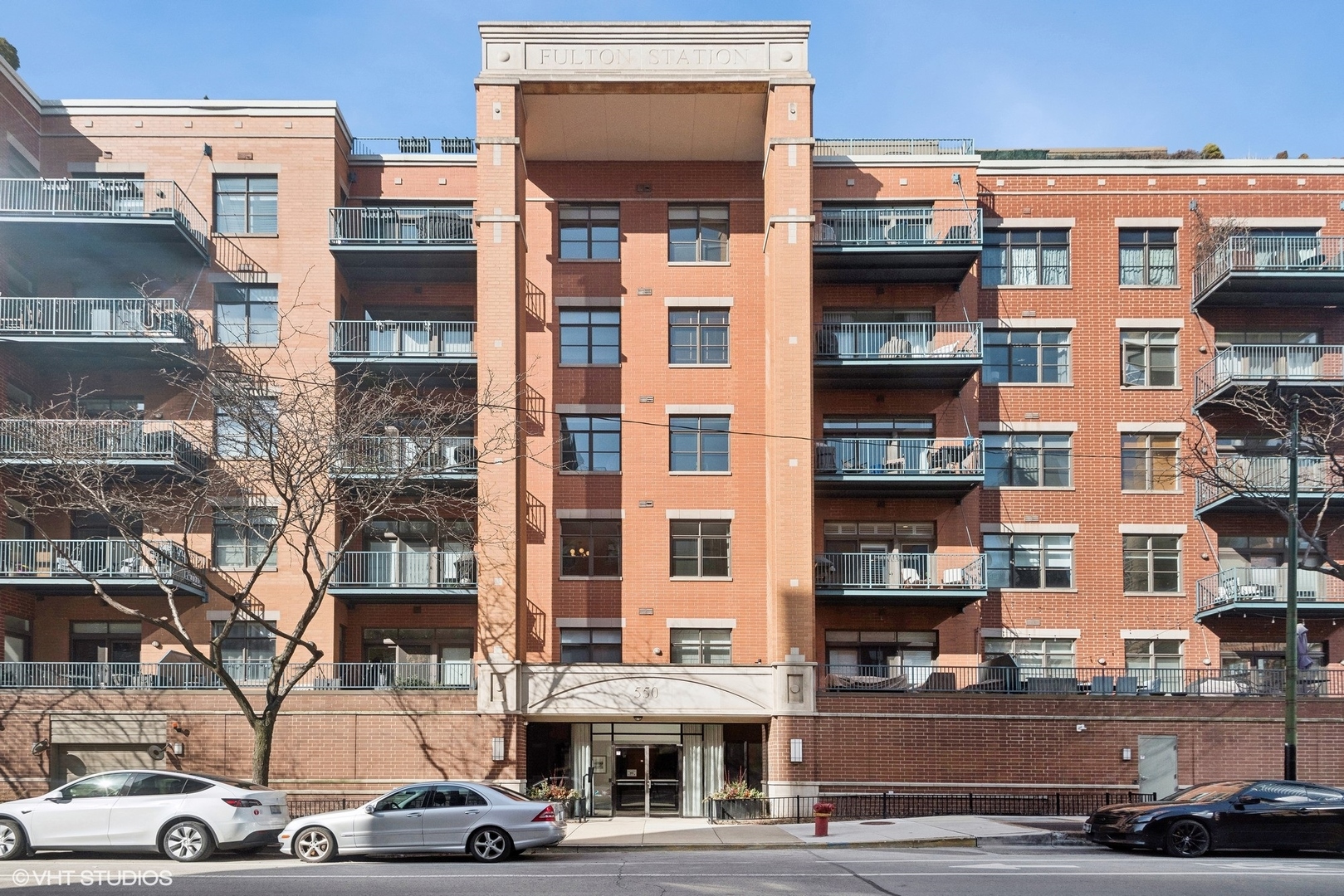 550 W FULTON Street Unit: 306