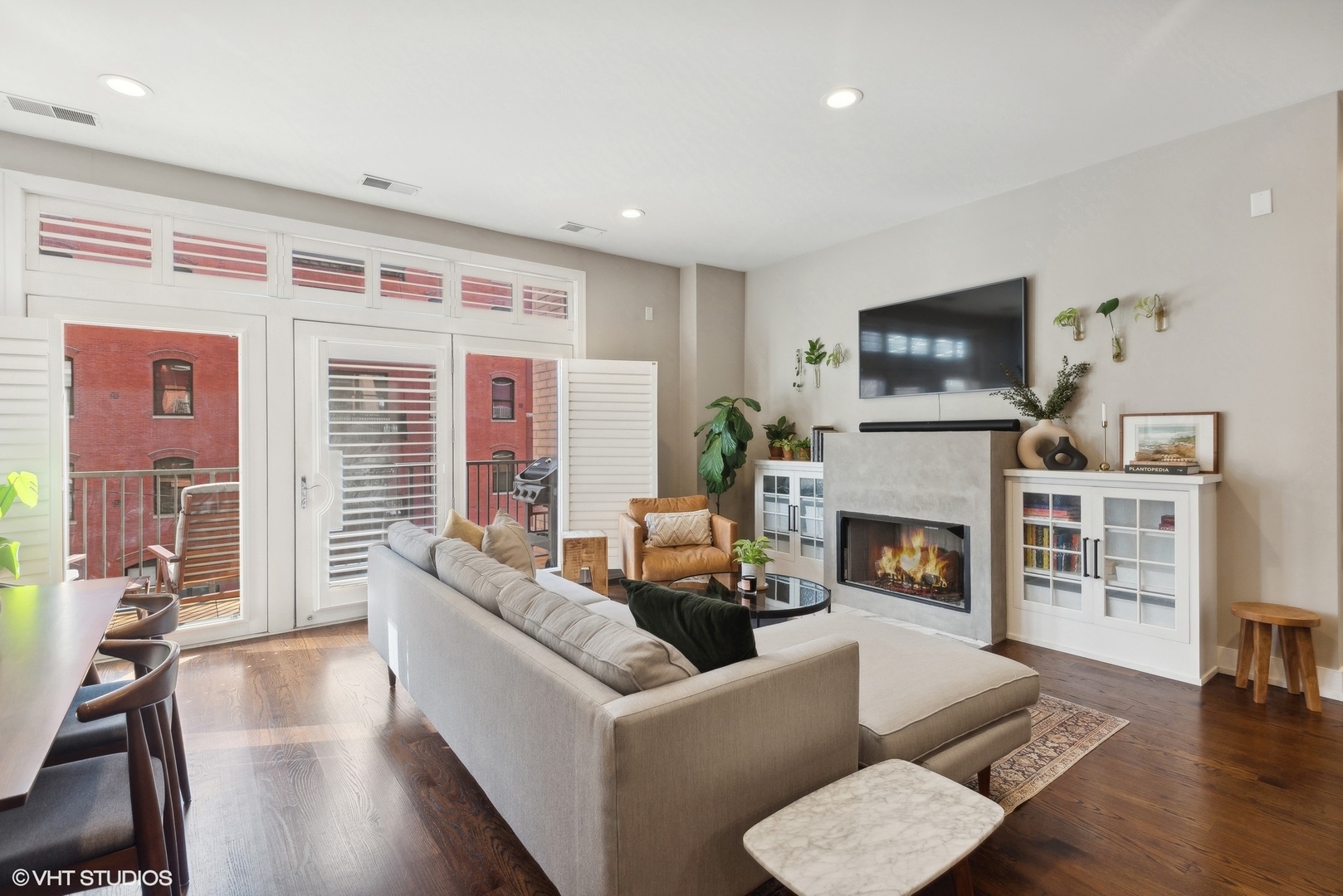 550 W FULTON Street Unit: 306