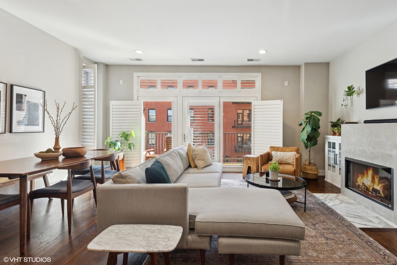550 W FULTON Street Unit: 306