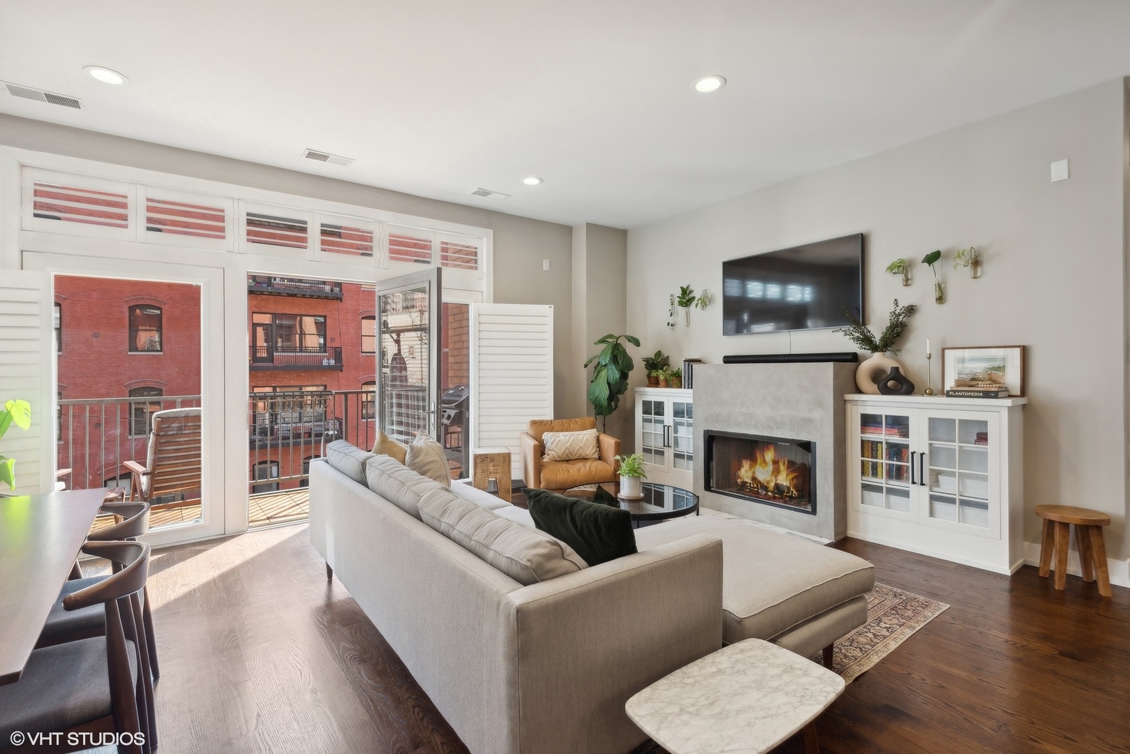 550 W FULTON Street Unit: 306