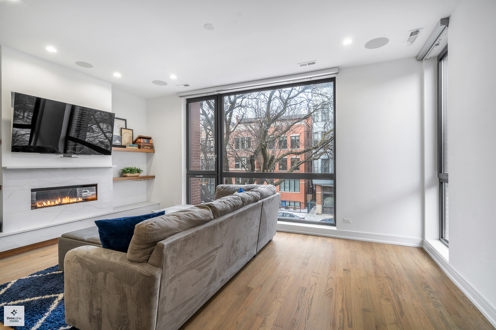 1513 W Ohio Street Unit: 2E