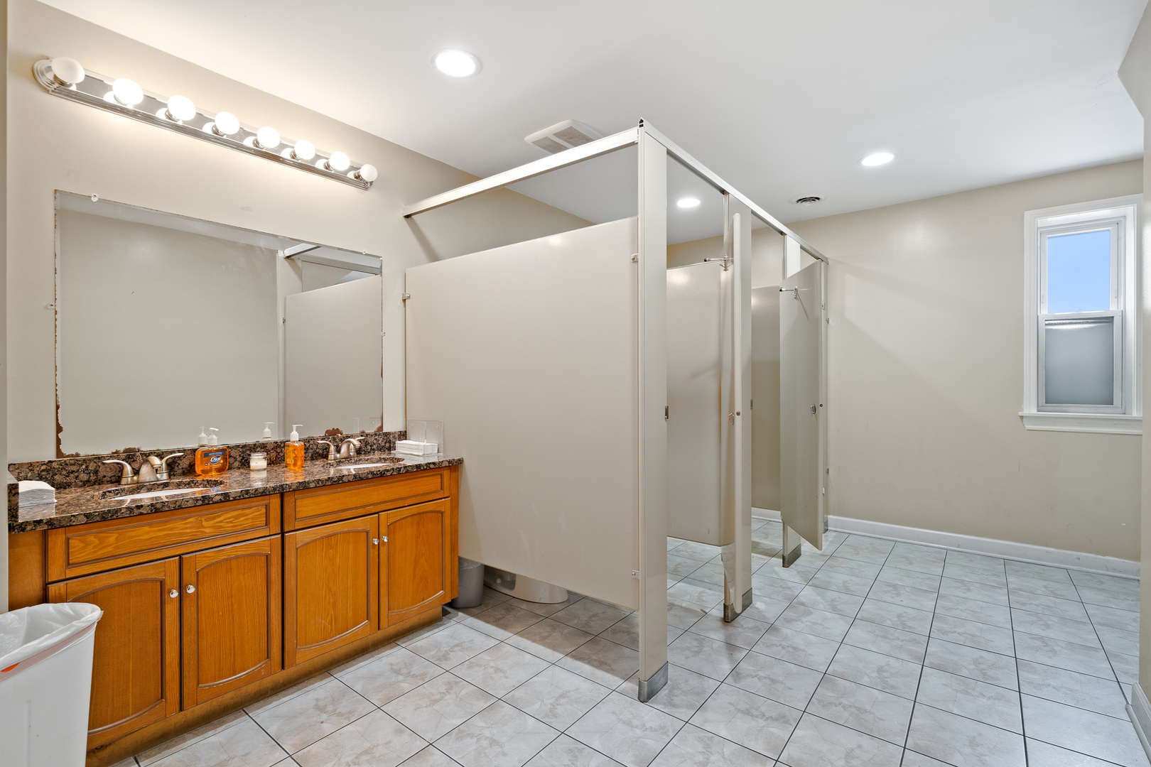 5844 N Milwaukee Avenue