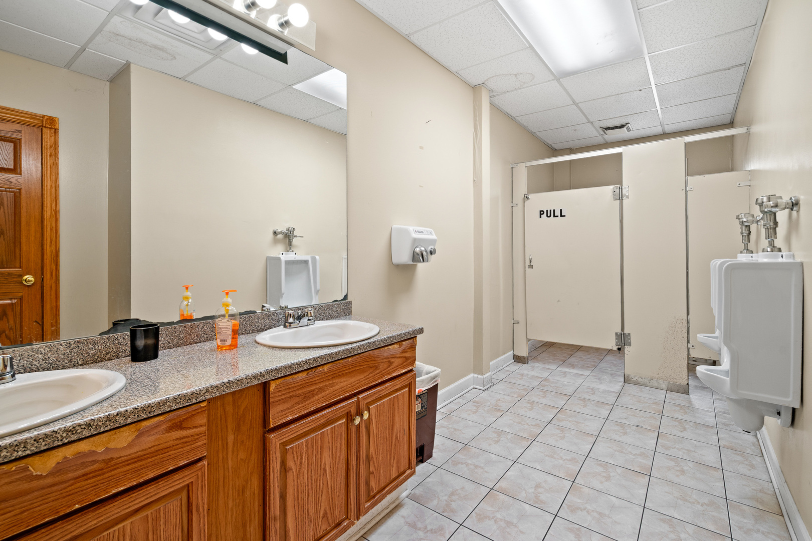 5844 N Milwaukee Avenue