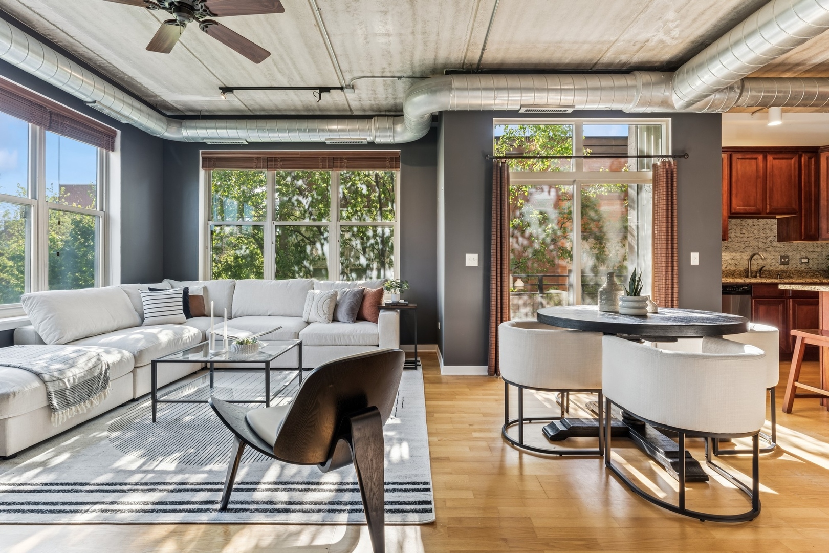 1228 W MONROE Street Unit: 301