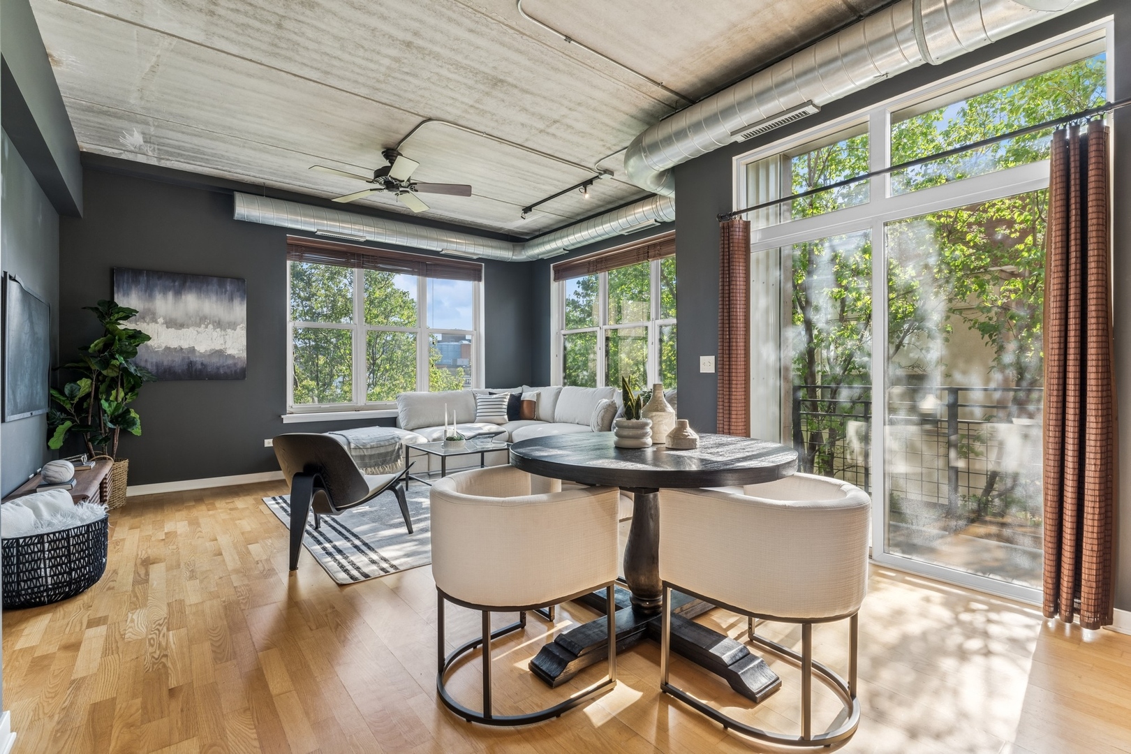 1228 W MONROE Street Unit: 301
