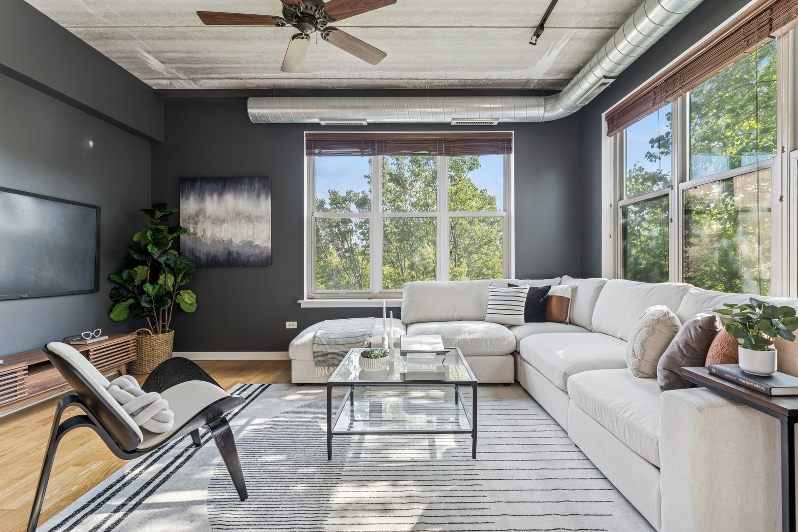 1228 W MONROE Street Unit: 301