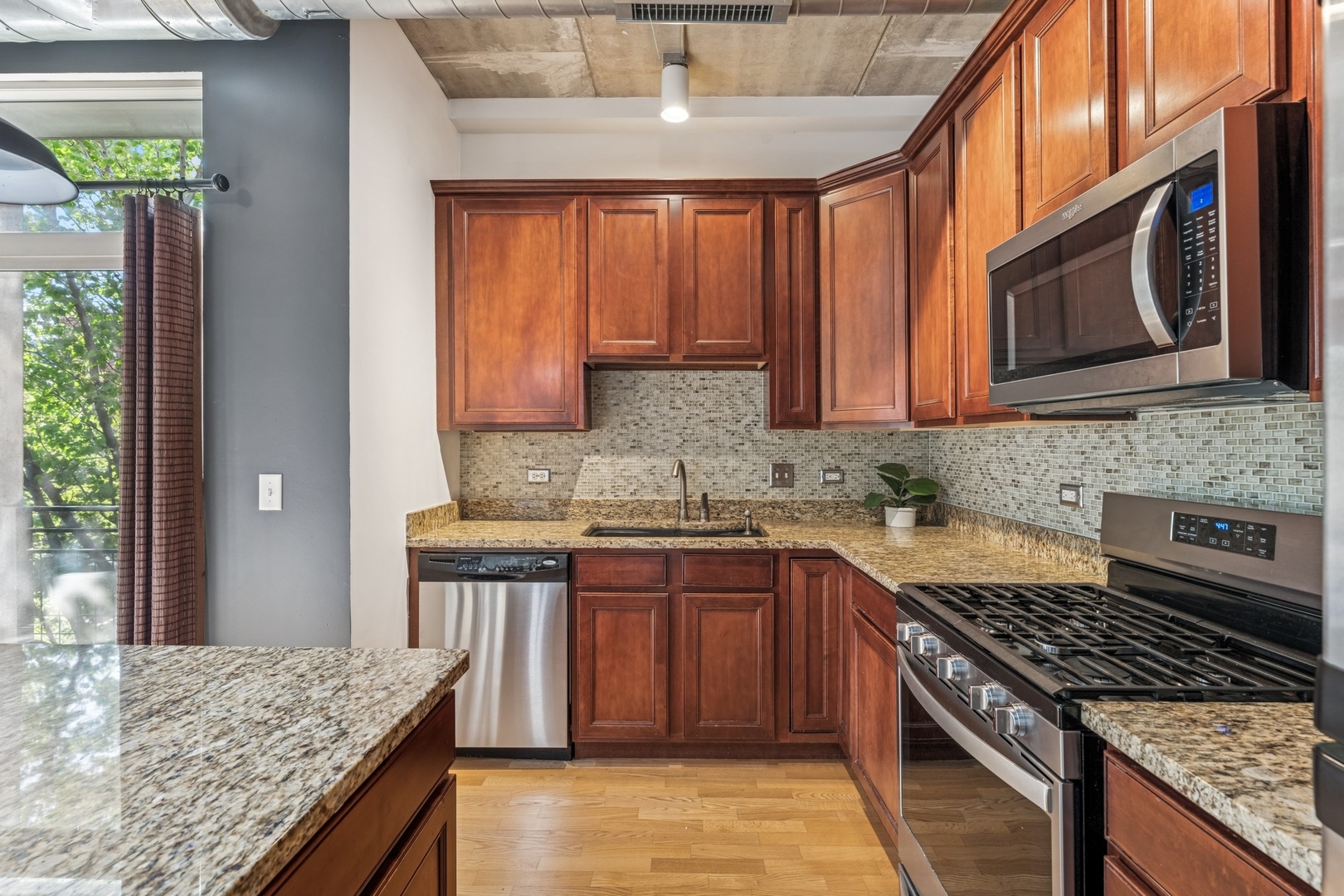 1228 W MONROE Street Unit: 301